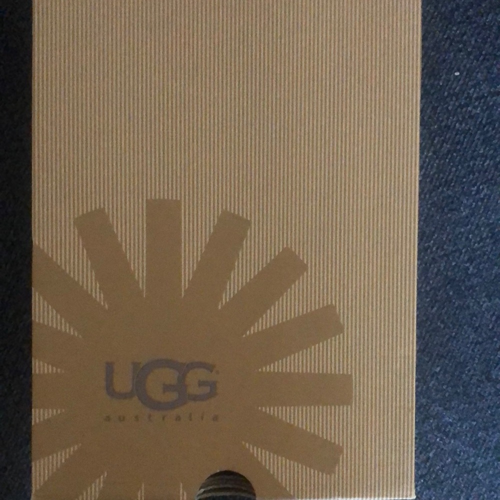 ❤️SOLD❤️ UGG W Eyan Stripe with Red